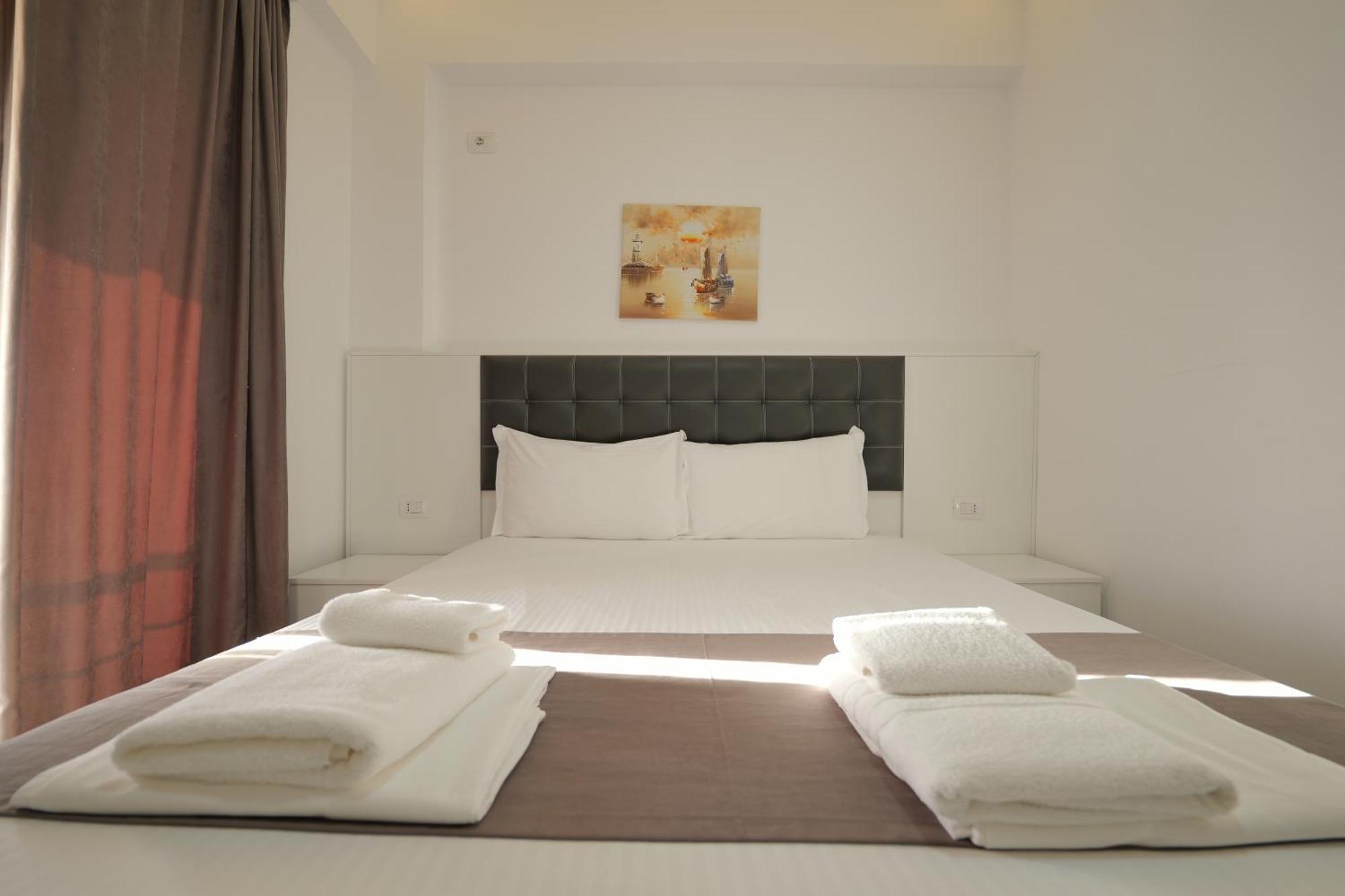 Vila Era Beach Sarandë Exteriör bild