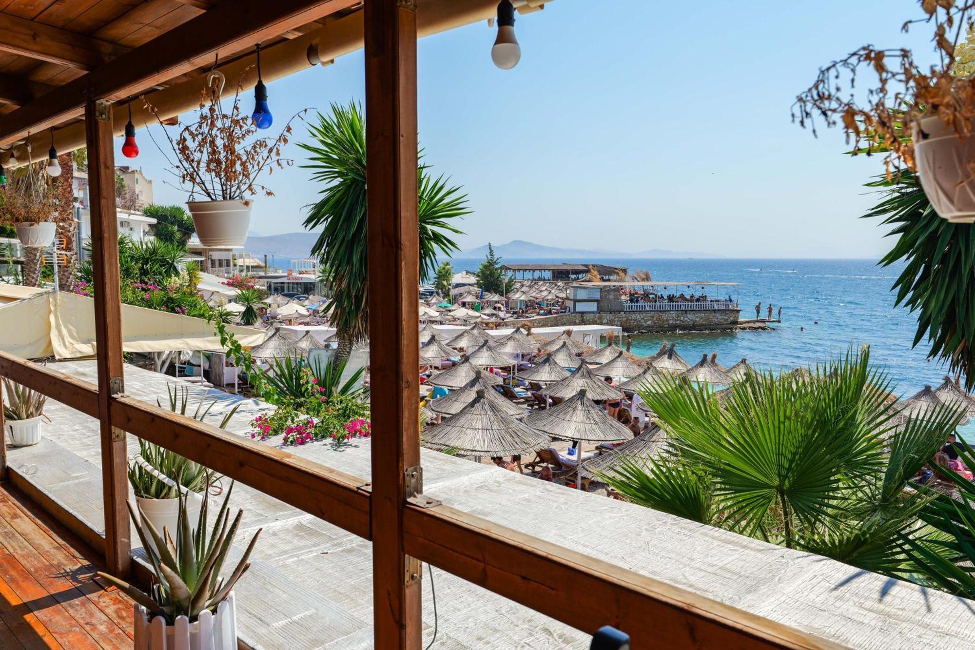 Vila Era Beach Sarandë Exteriör bild