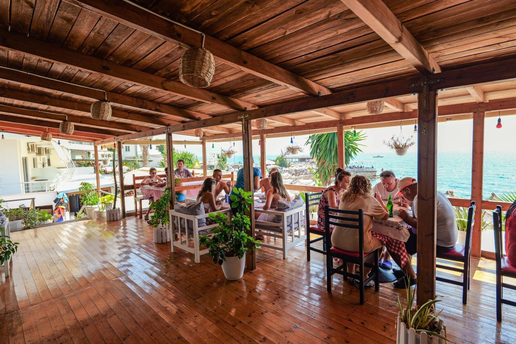 Vila Era Beach Sarandë Exteriör bild