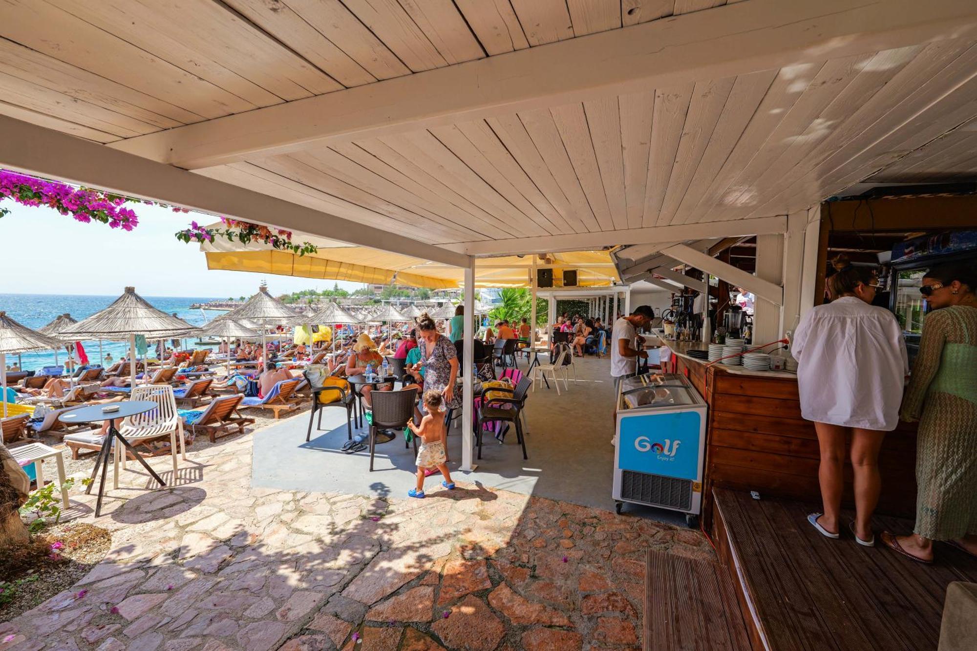 Vila Era Beach Sarandë Exteriör bild