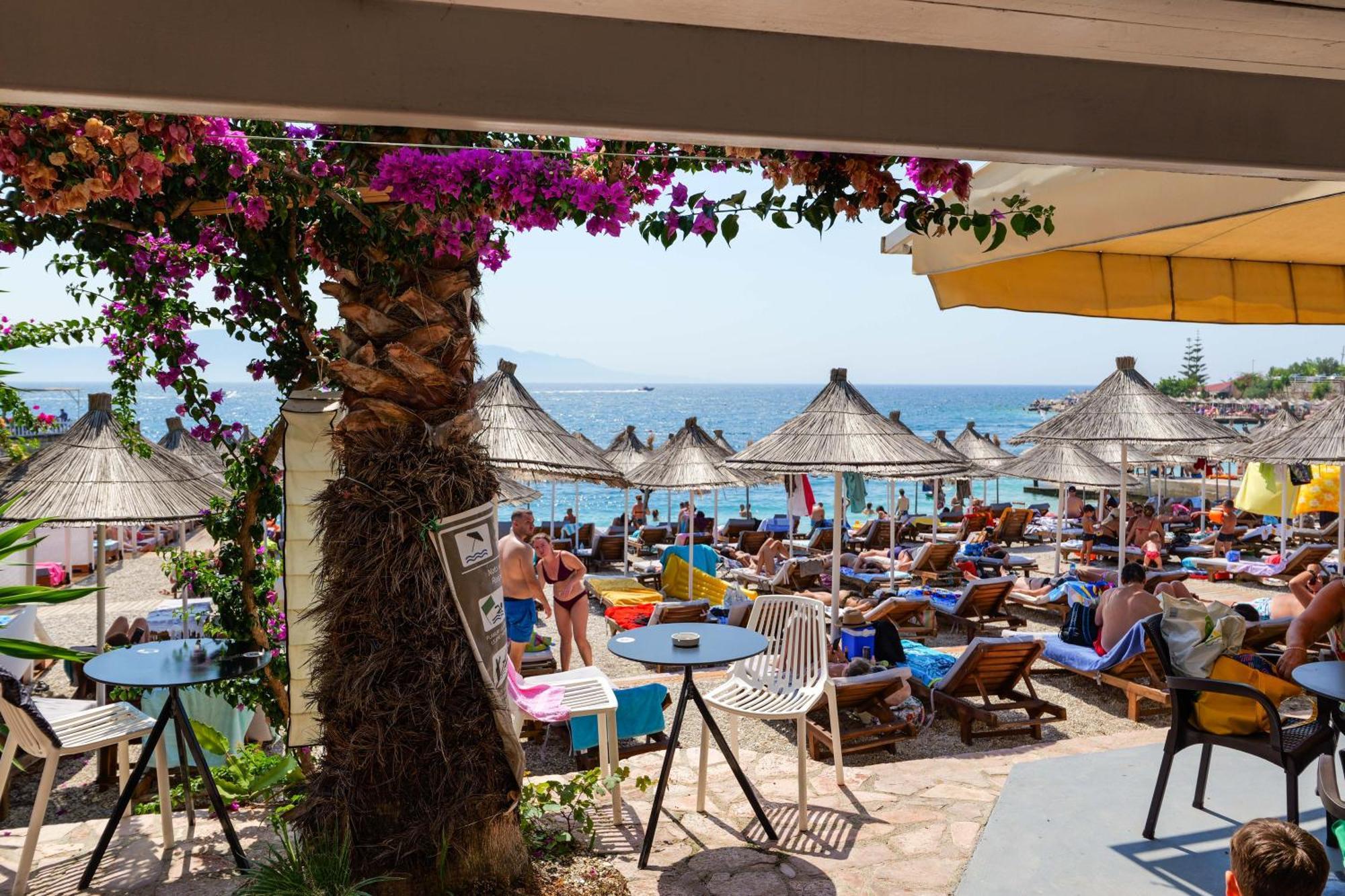 Vila Era Beach Sarandë Exteriör bild